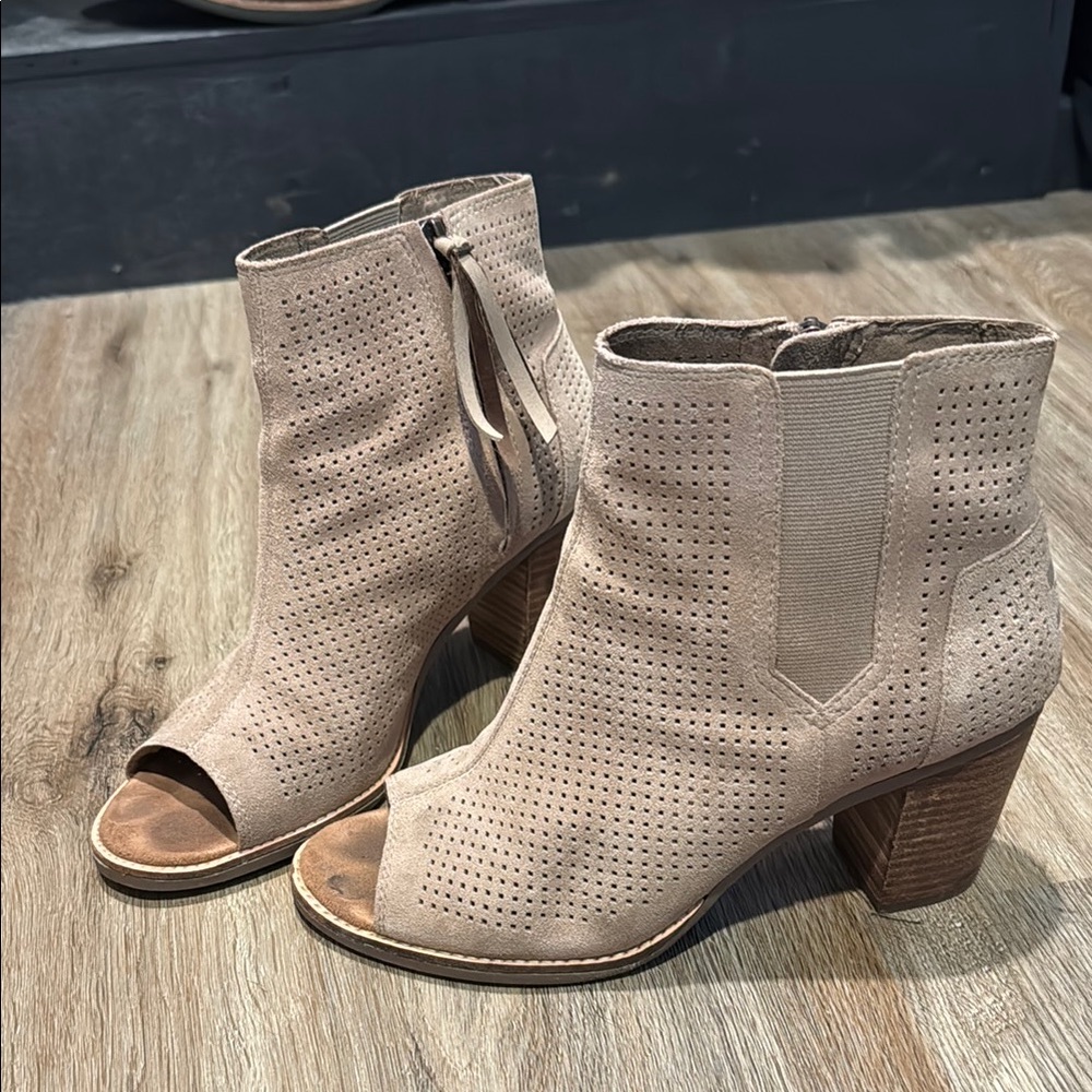 Toms wedges